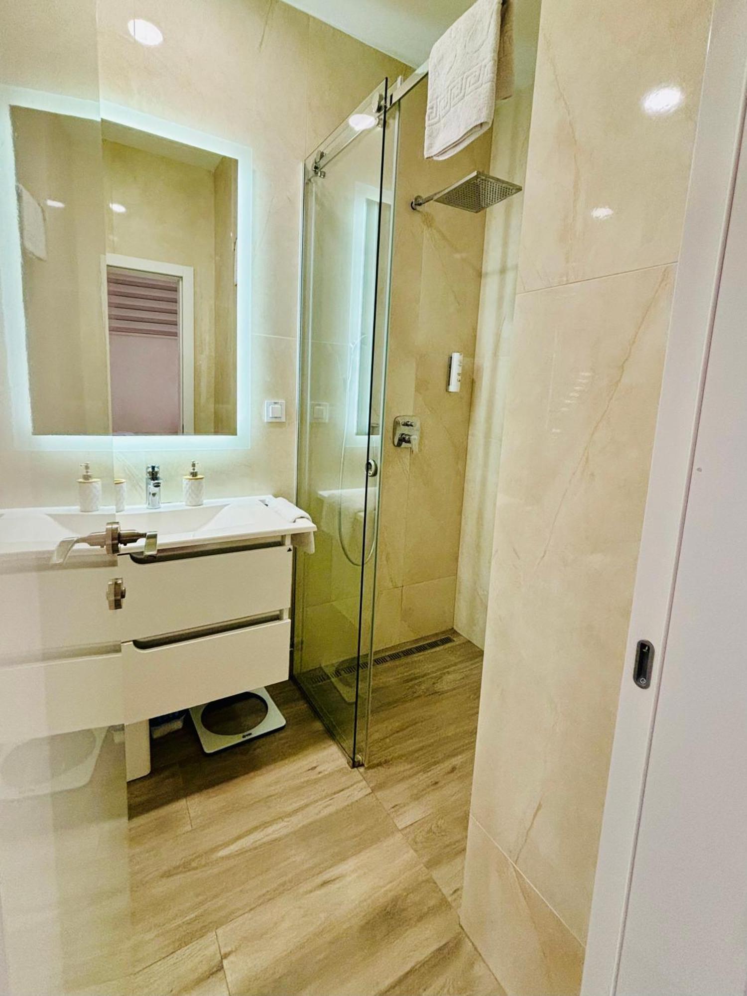 Lirra Luxe - Central Belgrade Apartments Exteriör bild